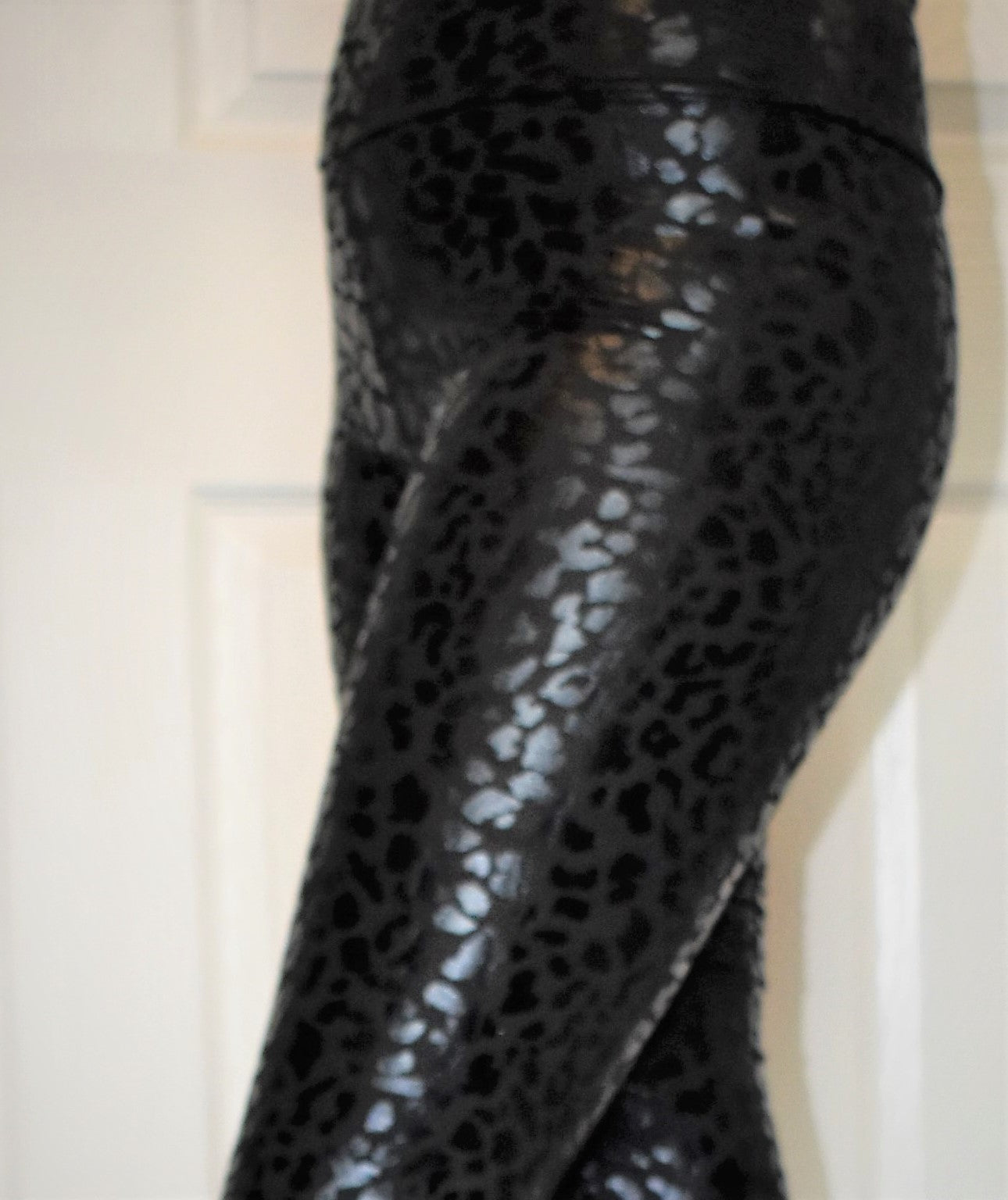 Shiny Leopard Textured Leggings